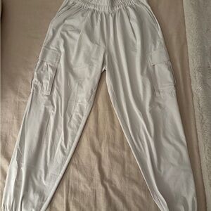 Vuori women’s villa cargo cream jogger size small
